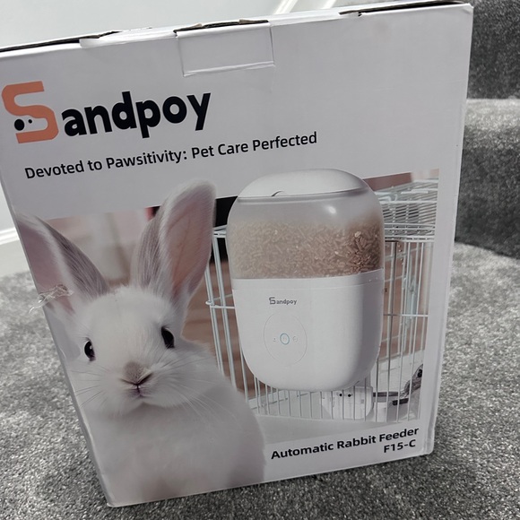 Hanging Automatic Rabbit Feeder - White - Picture 2 of 16